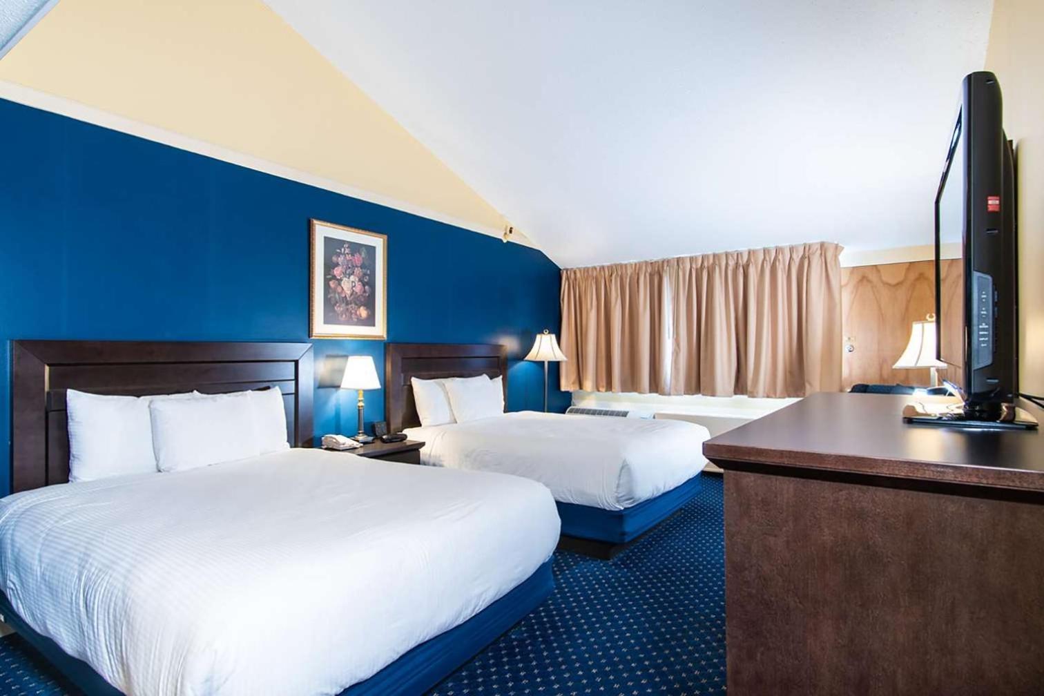 Fireside Inn & Suites Уотървил Екстериор снимка