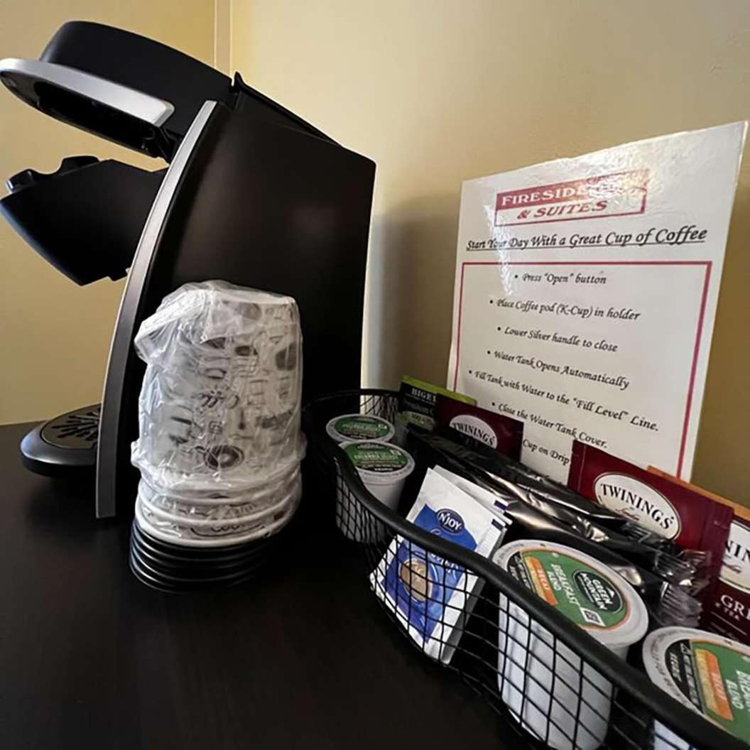 Fireside Inn & Suites Уотървил Екстериор снимка