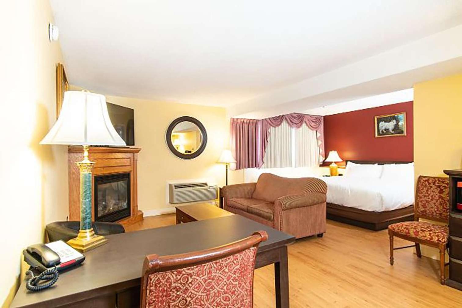Fireside Inn & Suites Уотървил Екстериор снимка