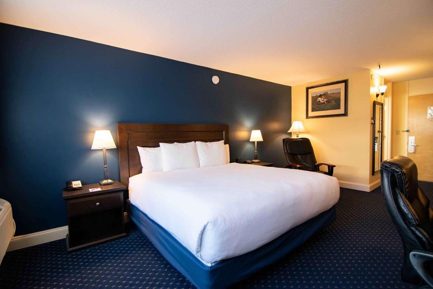 Fireside Inn & Suites Уотървил Екстериор снимка