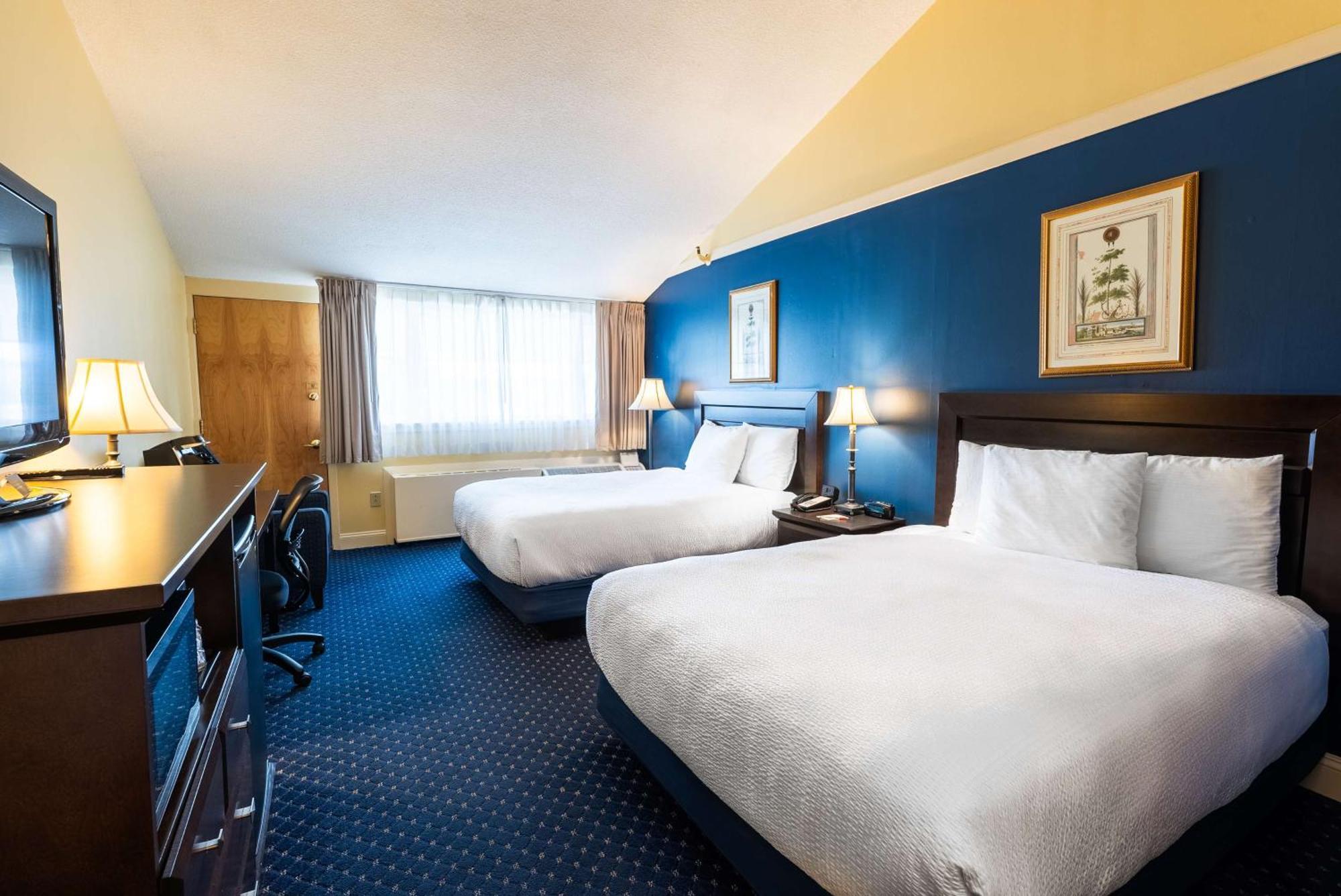 Fireside Inn & Suites Уотървил Екстериор снимка