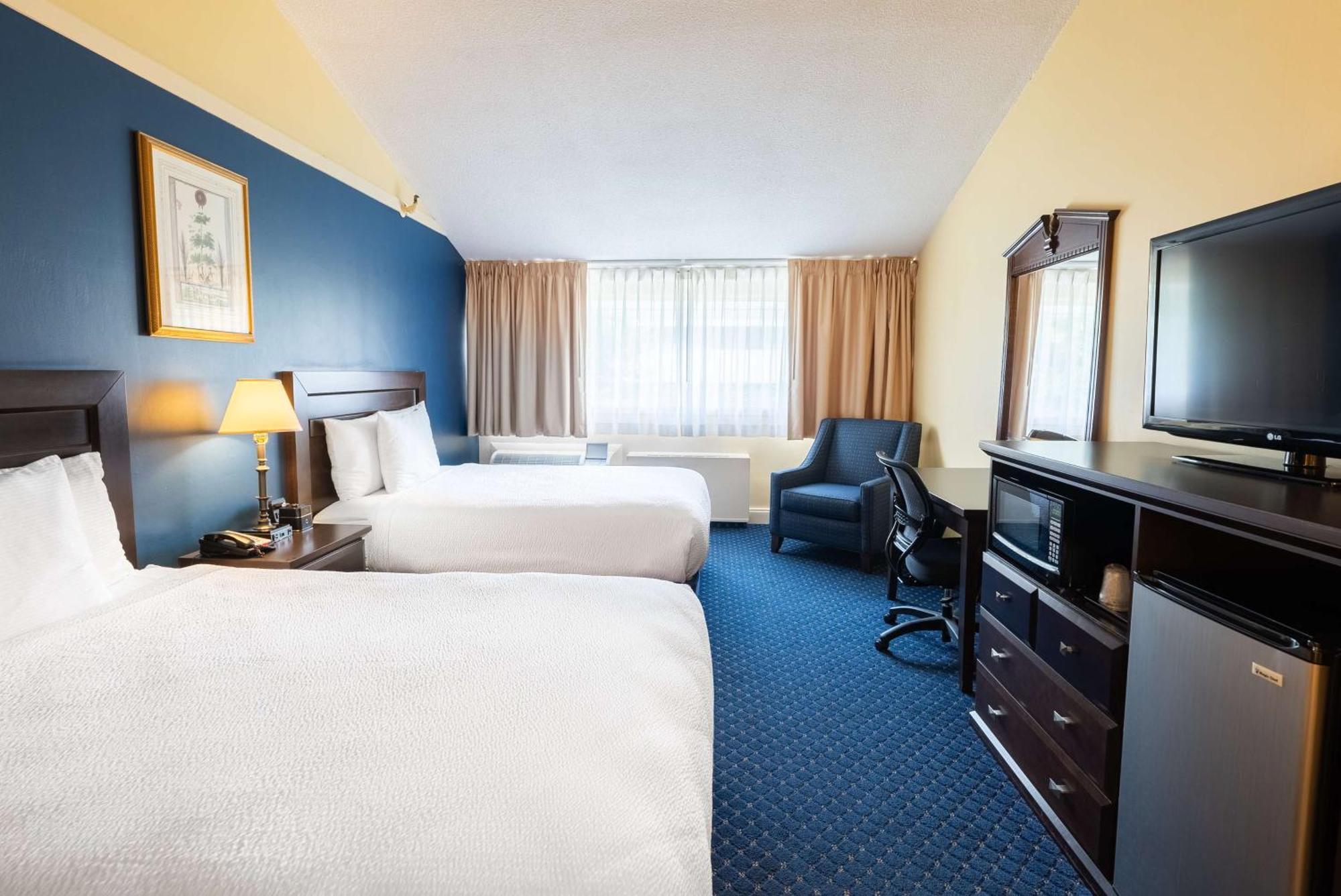 Fireside Inn & Suites Уотървил Екстериор снимка