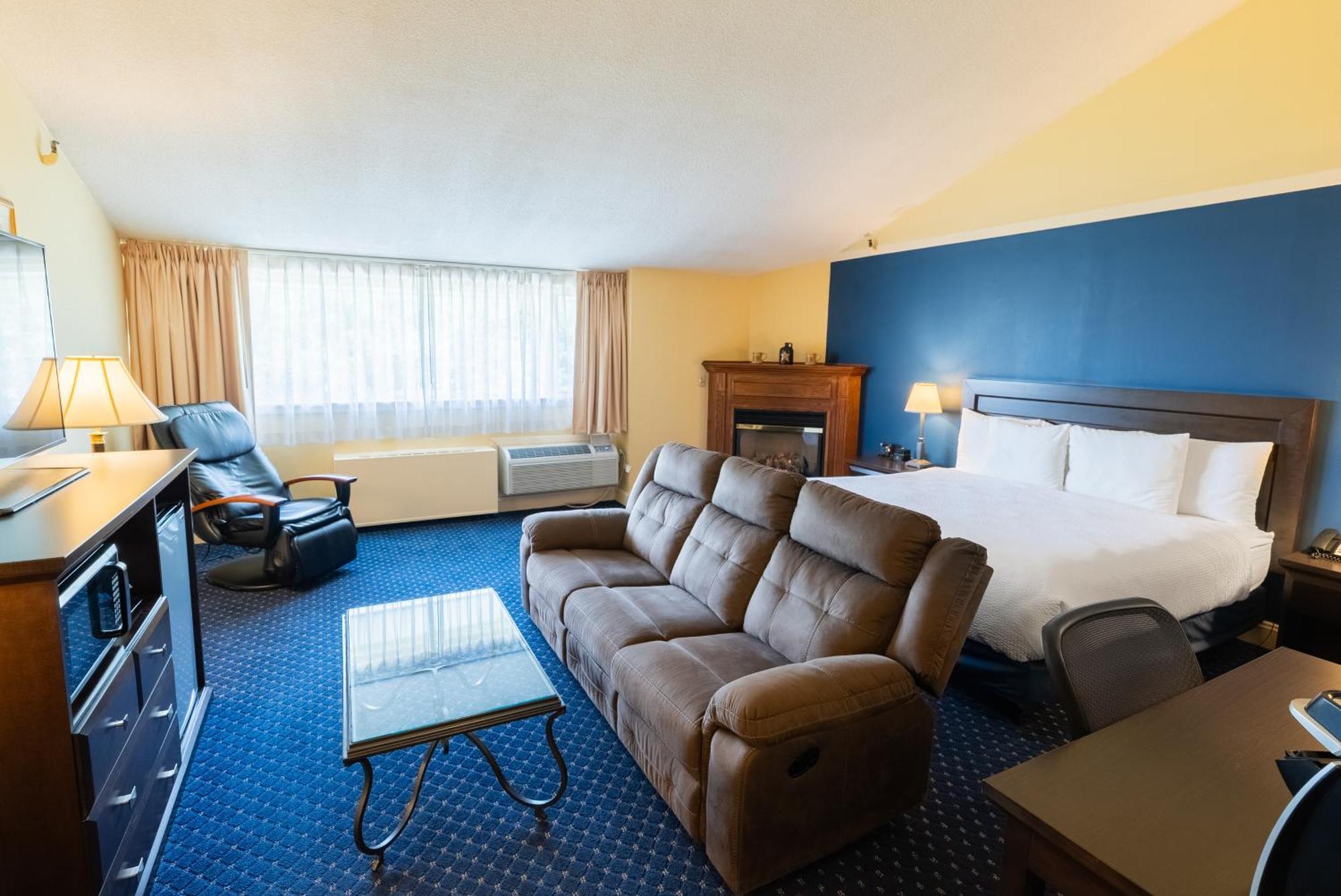 Fireside Inn & Suites Уотървил Екстериор снимка