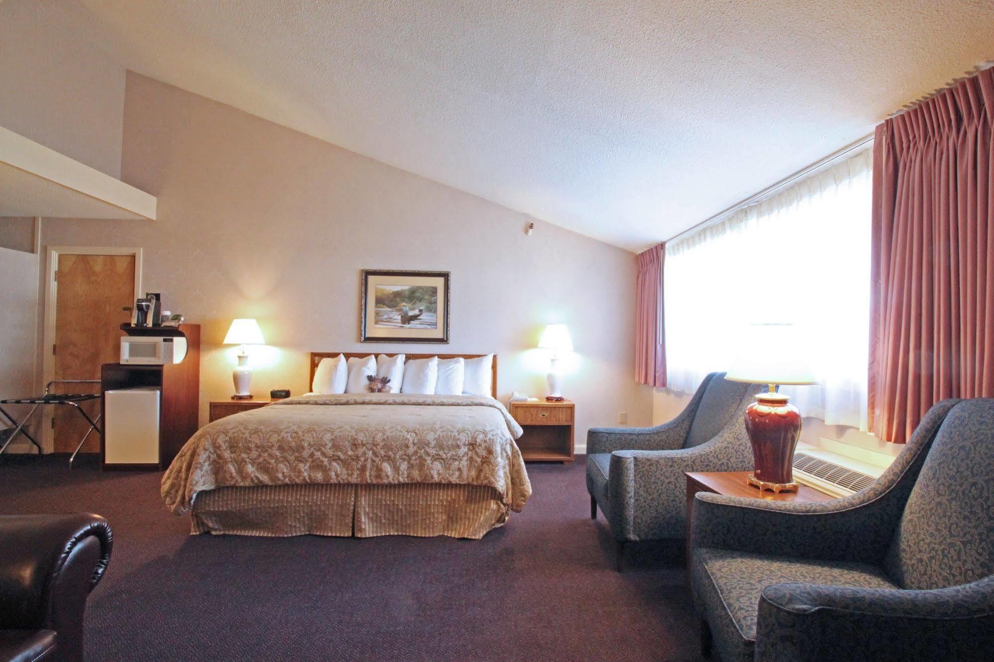 Fireside Inn & Suites Уотървил Екстериор снимка