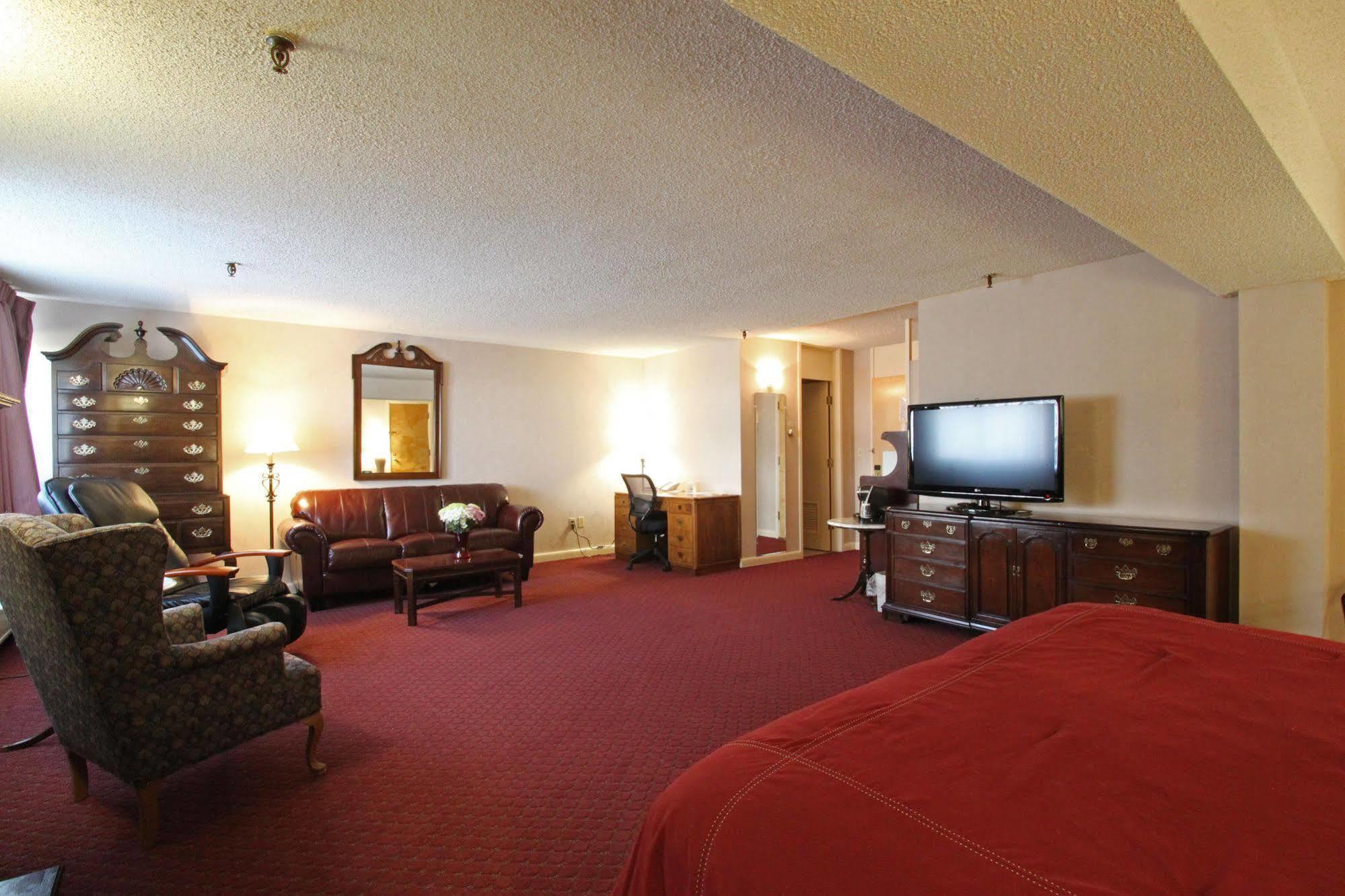 Fireside Inn & Suites Уотървил Екстериор снимка
